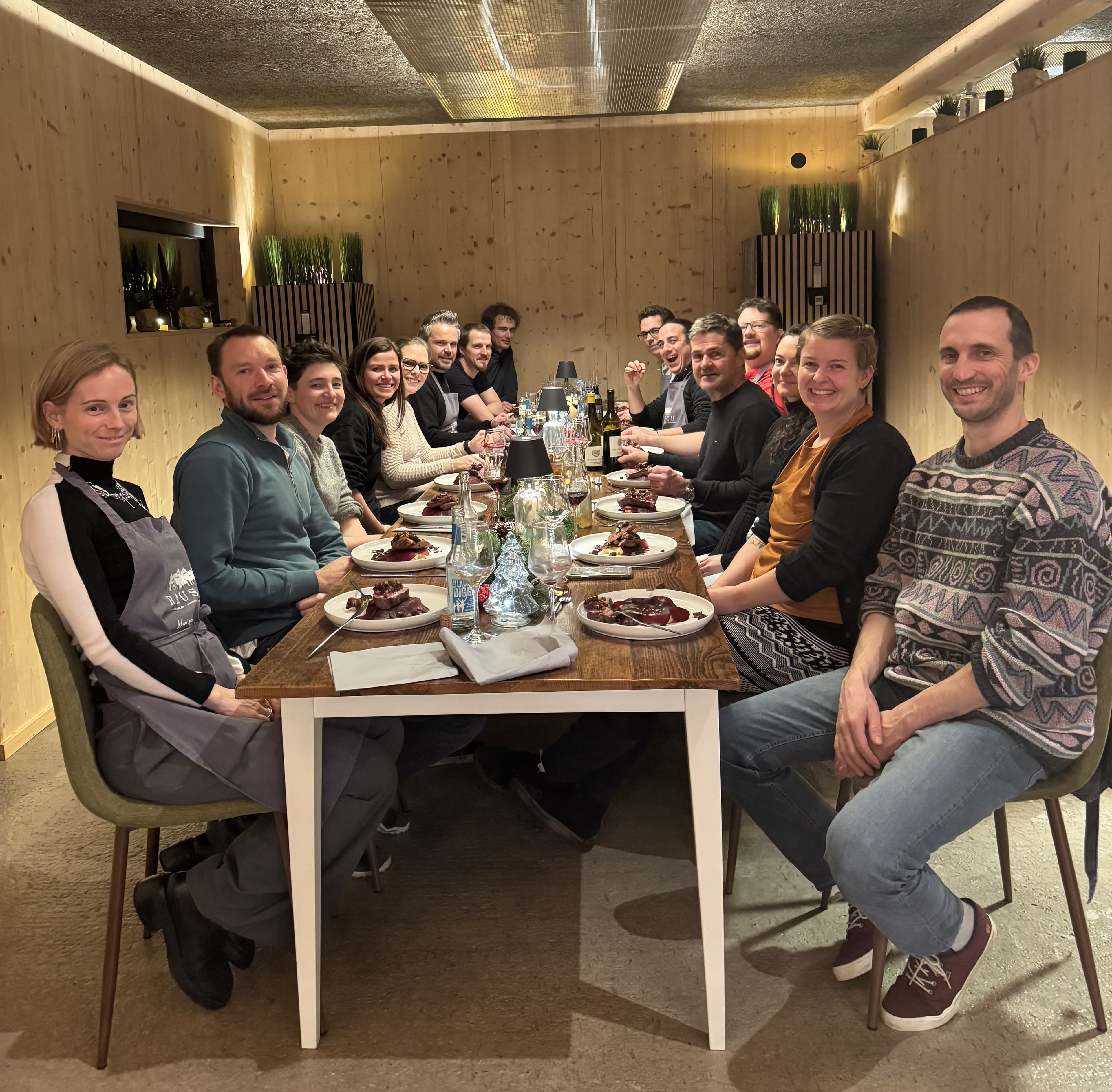 Gemeinsam essen, gemeinsam hinschauen. Wir wünschen frohe Festtage! Teaser